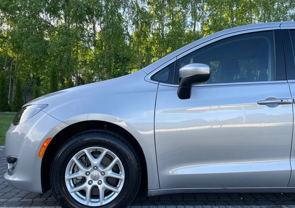 Chrysler Pacifica cena 85999 przebieg: 100000, rok produkcji 2017 z Częstochowa małe 379